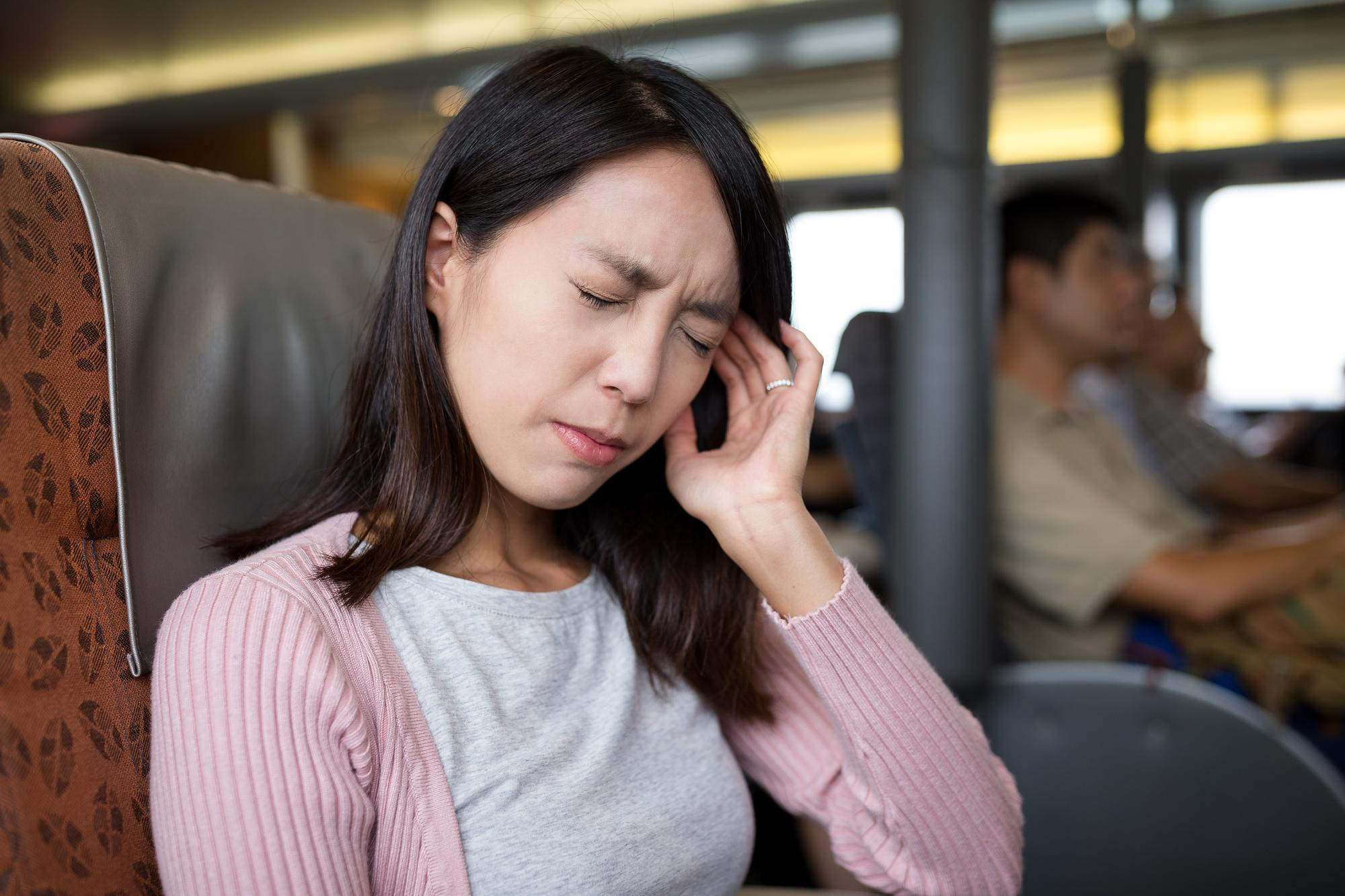 Palpation cervicale haute pour le traitement des migraines à Paris 3